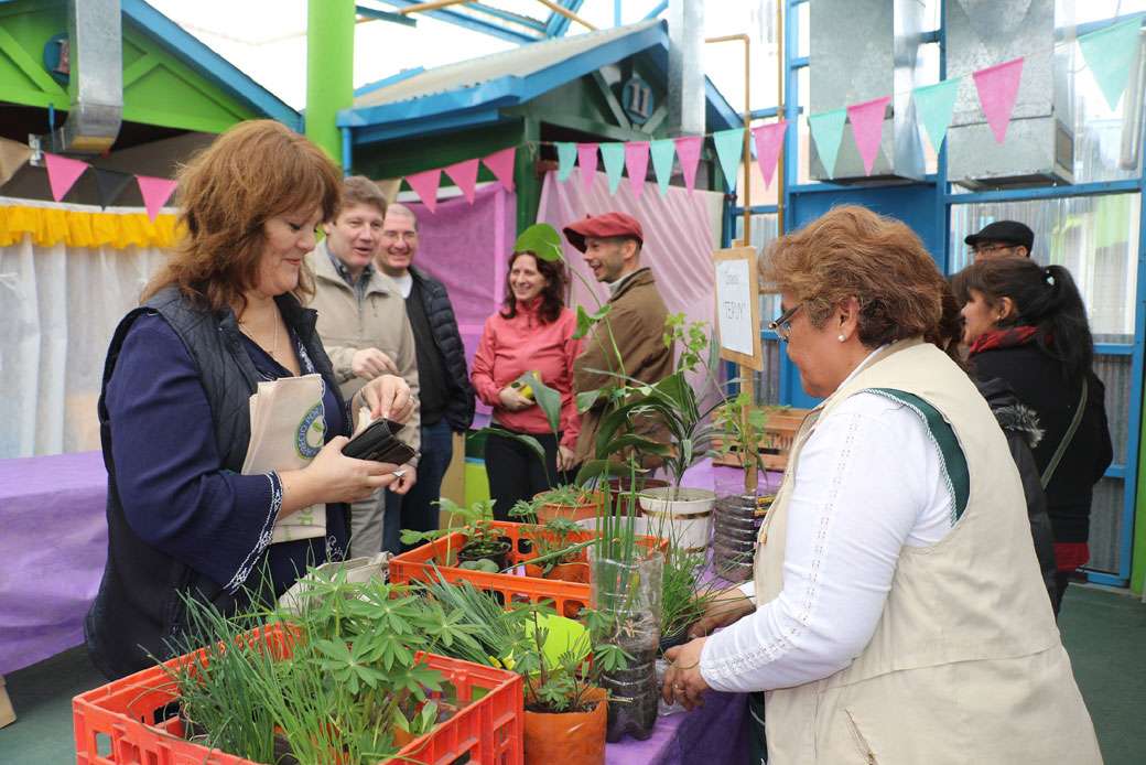 Productores vendieron toda su producción en la primera feria del