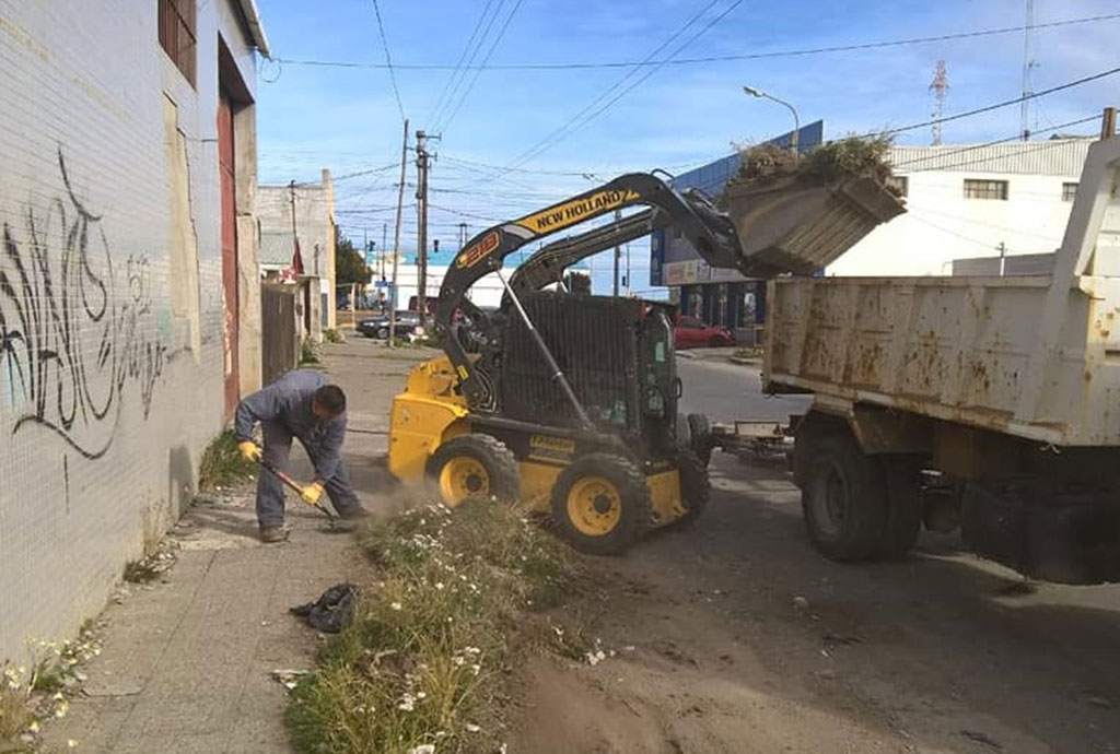 Contin As Las Tareas De Parquizado Y Embellecimiento En La Ciudad