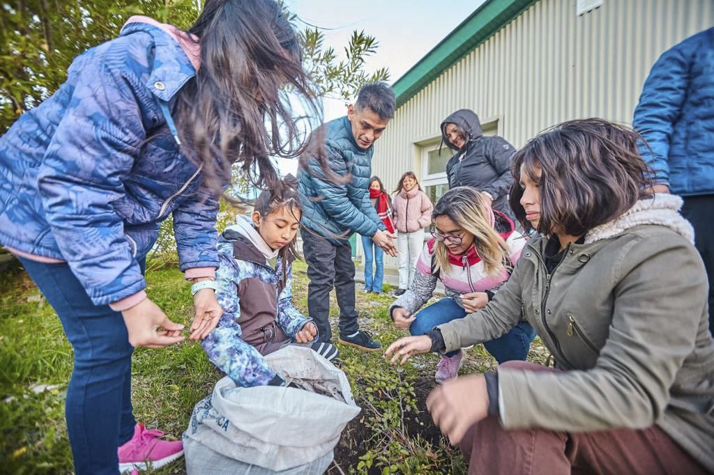 Jornada de concientización y plantación de árboles Diario El Sureño