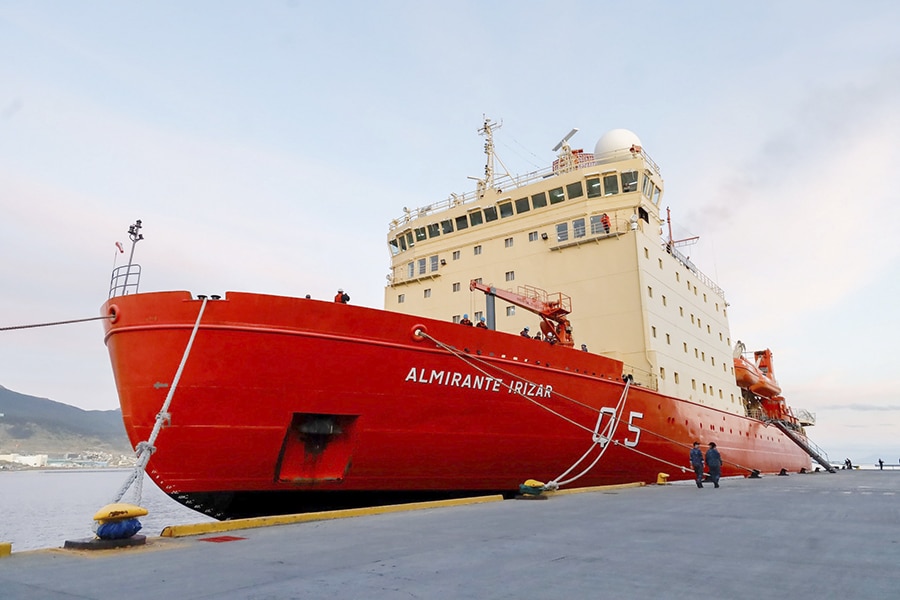 El Rompehielos Ara Almirante Irizar En Ushuaia Diario El Sure O