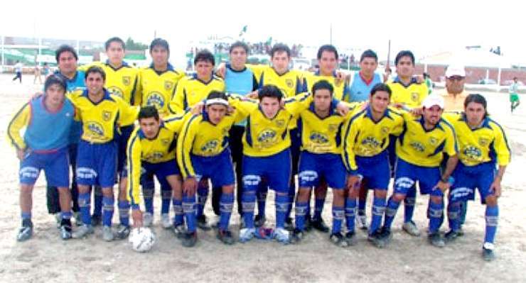 REAL MADRID. El 0-1 con Sportivo Santa Cruz, en 2007: C.Hernández (E), B.Hernández, Suárez, Camos, Chávez, Petrone, M.Barraza, Flores, Solís y F.Alfaro (A); Gamarra, Alurralde, Andrade, G.Hernández, Ortíz, Pereyra, G.Alfaro, Olivera y Aguirre.