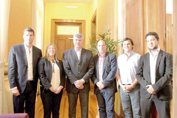 La gobernadora Bertone junto a funcionarios nacionales y provinciales.