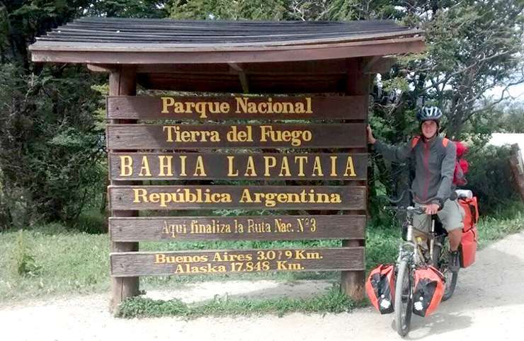 PUNTO DE PARTIDA. Sebastián Inzúa, en Bahía Lapataia, en el Parque Nacional Tierra del Fuego.