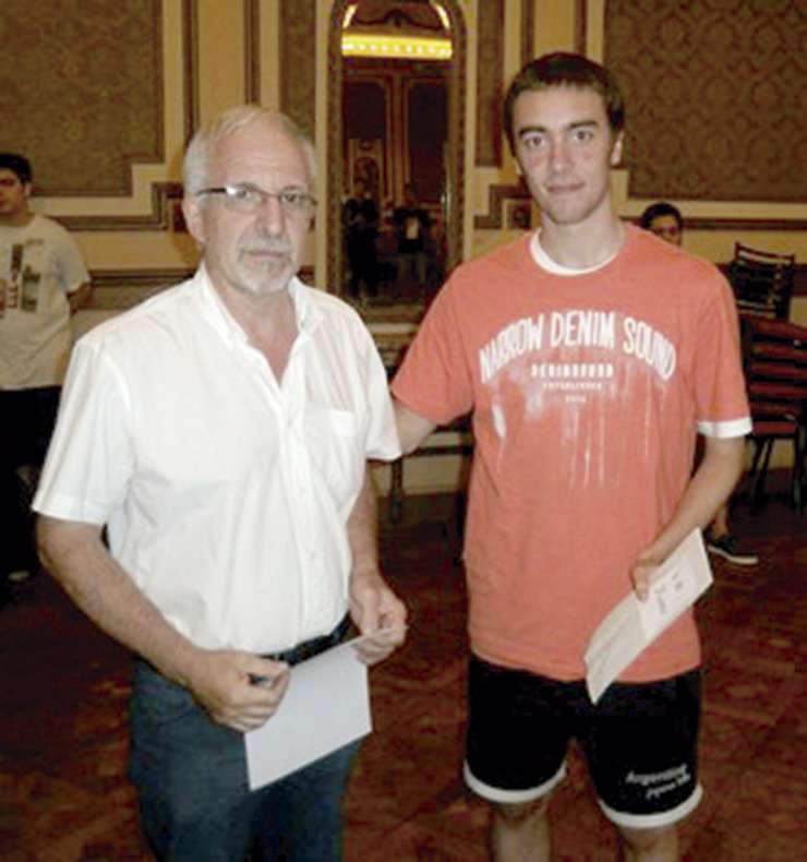 JUAN CRUZ ARIAS. Anoche jugaba con las piezas blancas.