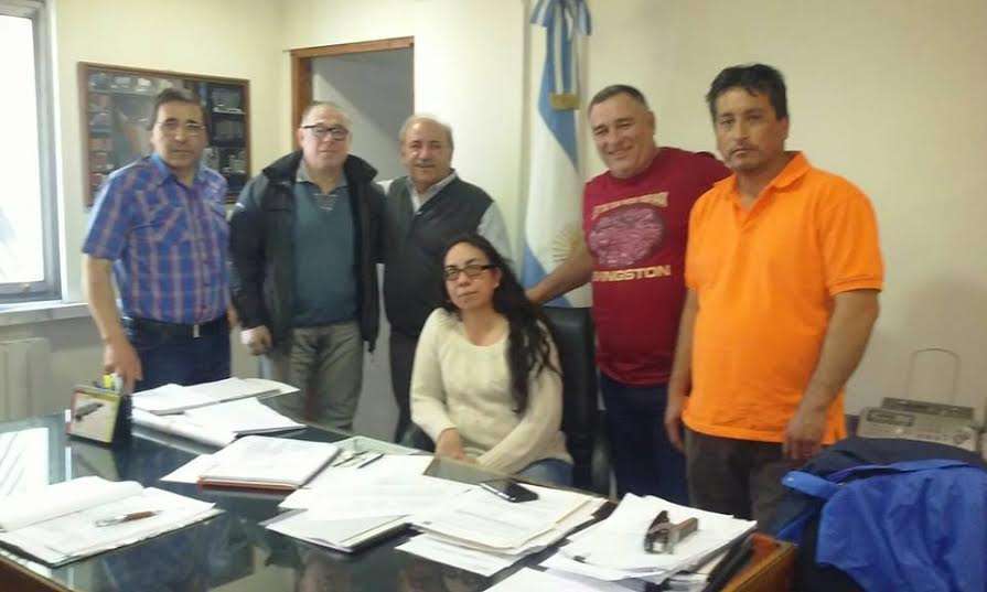 Representantes de barrios de la Margen Sur consideraron "positiva" la reunión con el Secretario de Obras Públicas provincial.