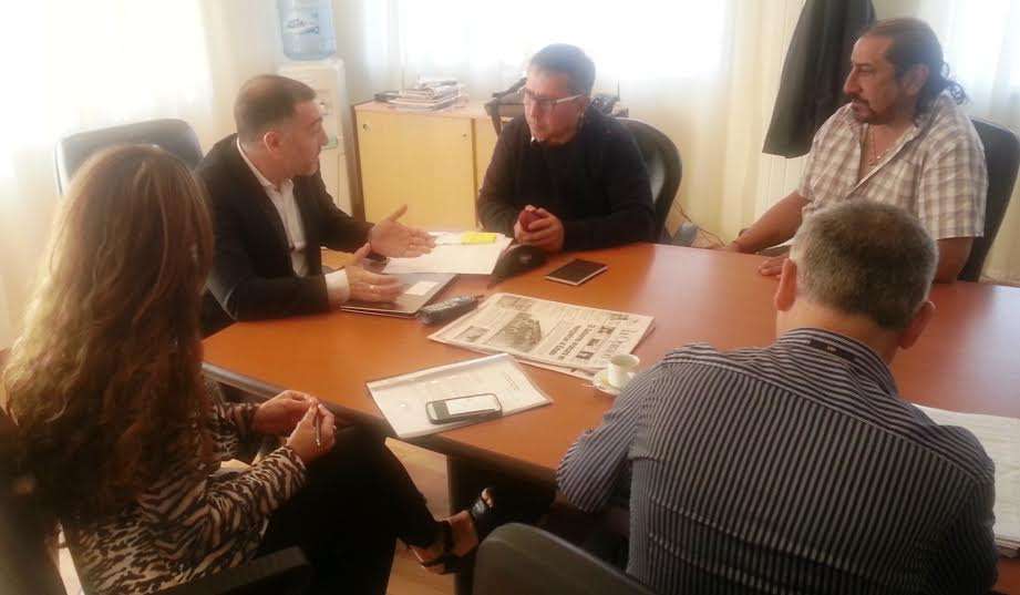 El encuentro del ministro de Producción de Santa Cruz, Leonardo Alvarez con representantes de FEPOTRA y el diputado Oscar Martínez.