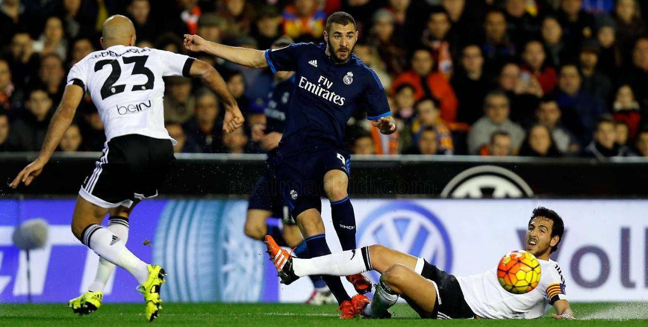 Karim Benzema anotó el primero del equipo “merengue” ante el Valencia.