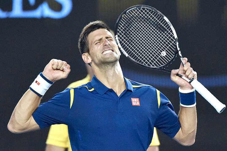 Djokovic sigue haciendo historia: venció a Federer y aguarda por Murray o Raonic en la final.