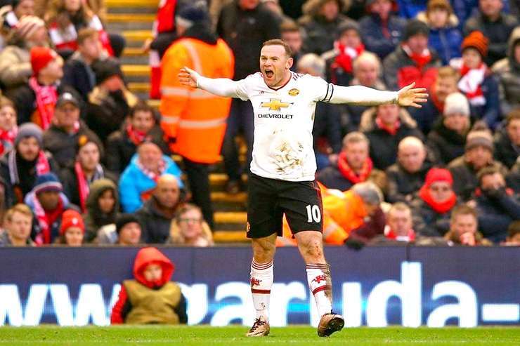 El ídolo Rooney le dio otro triunfo al Manchester y dejó con las manos vacías al Liverpool.