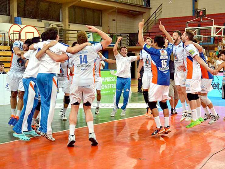 SUREÑOS. Gigantes festeja en Tortuguitas (somosvoley).