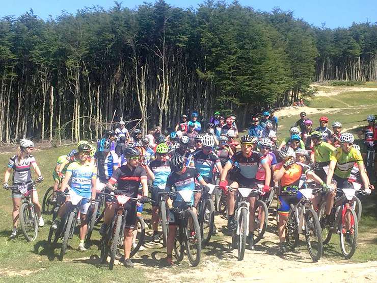 CERRO MIRADOR. La prueba de MTB Patagonia se corrió en el Club Andino (Foto: Sandra Quedimán).