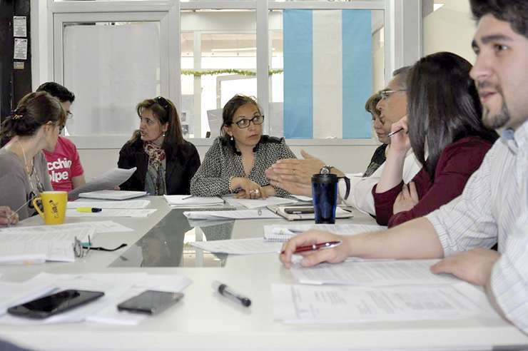 Laura Rojo encabezó el encuentro con los agentes municipales.