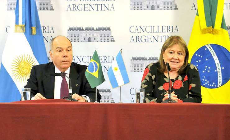 El canciller de Brasil, Mauro Vieira, junto a la ministra de Relaciones Exteriores, Susana Malcorra.