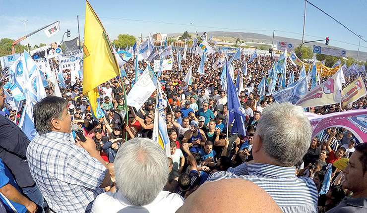 Ayer hubo una multitudinaria asamblea de trabajadores petroleros en Chubut.