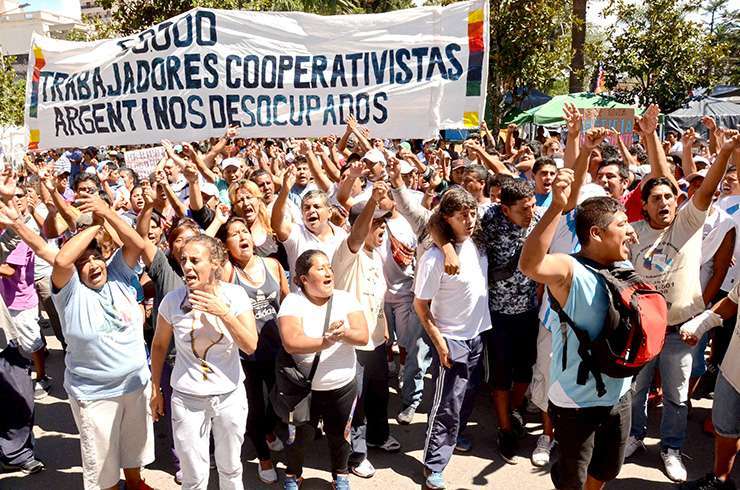 Masiva marcha del kirchnerismo frente a la Casa Rosada.