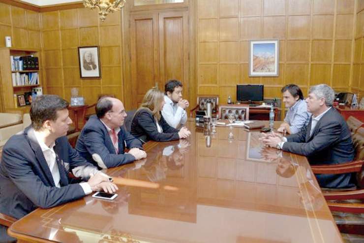 El ministro Olmedo, junto a la gobernadora Bertone en Buenos Aires.