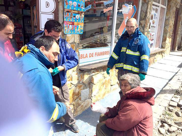 La mujer fue mordida por un perro y sufrió lesiones de consideración.