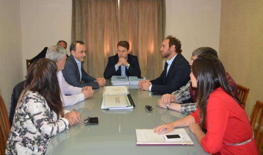 Concejales de Río Grande recibieron al Ministro de Industria y al Secretario de Medio Ambiente de la provincia.