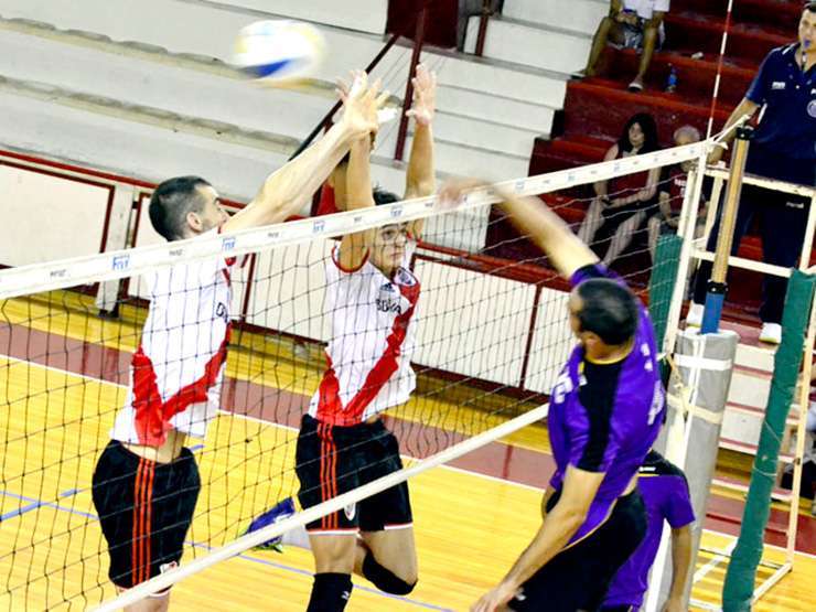NEUQUINOS. Caída por 3-0 ante River (somosvoley).