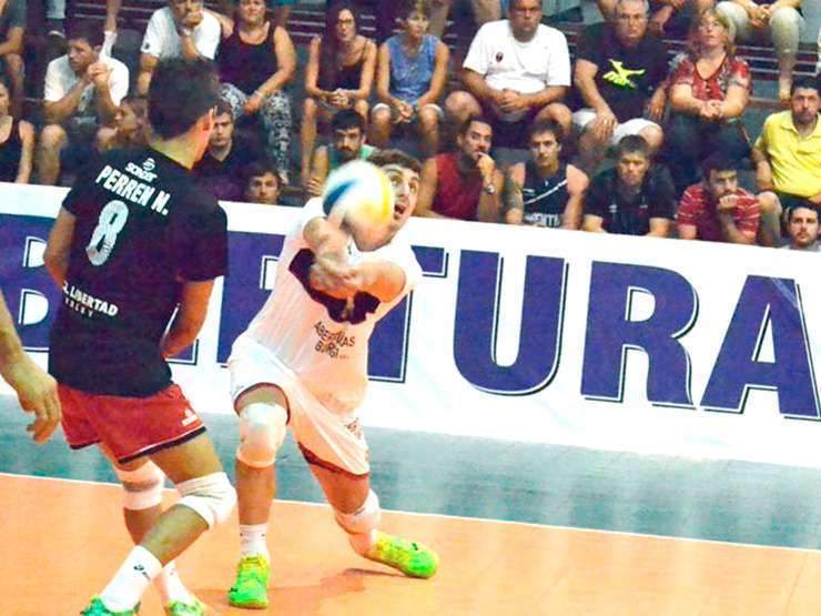 LIBERTAD. La formación santafesina de San Jerónimo cayó con el Pincha y le ganó a Morón (Foto: somosvoley).