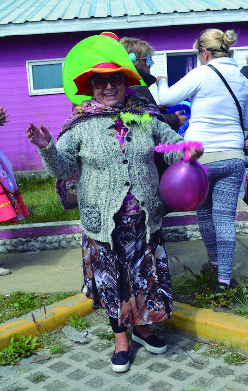 La alegría de los mayores contagió a todo el vecindario de AGP