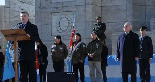 El Presidente encabezó el acto por el Día de la Bandera, en Rosario.