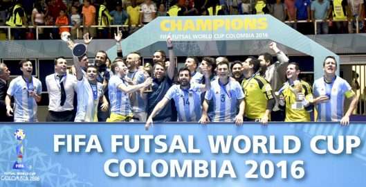 Toda la alegría del seleccionado nacional tras recibir la Copa del Mundo en Calí, Colombia. Argentina fue de menor a mayor y se quedó con todos los elogios. (Foto AFP).