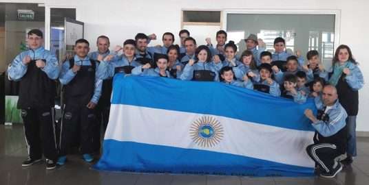 VIAJE. El grupo de taekwondistas, en el aeropuerto de Punta Arenas. Cerca del mediodía de ayer arribaron a Cartagena.