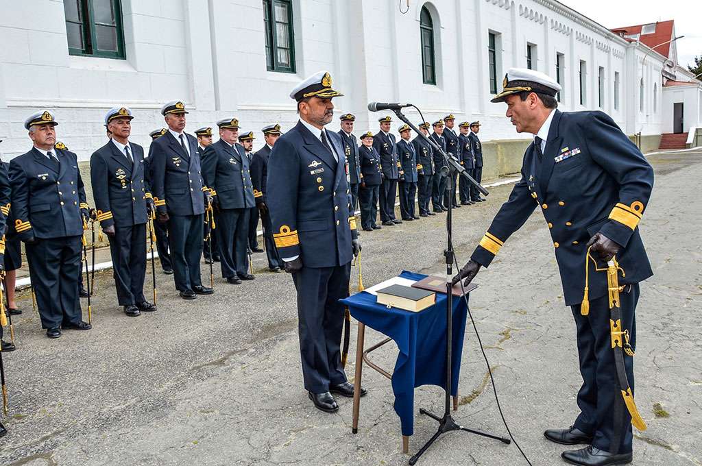 El Contralmirante Henson Se Despidió De La Armada - Diario El Sureño