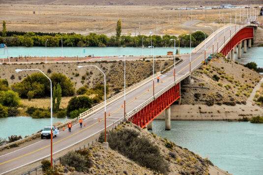 Puente sobre el r o Santa Cruz Diario El Sure o