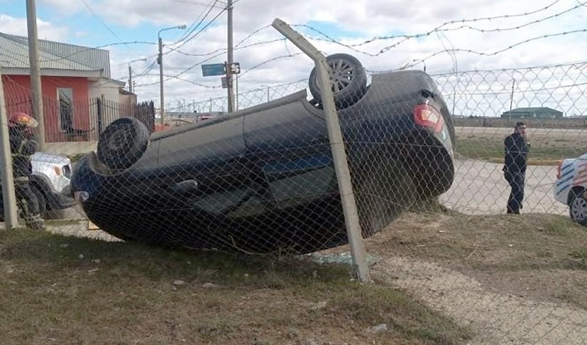 Un Joven Tuvo Lesiones Leves Tras Volcar Su Vehículo - Diario El Sureño