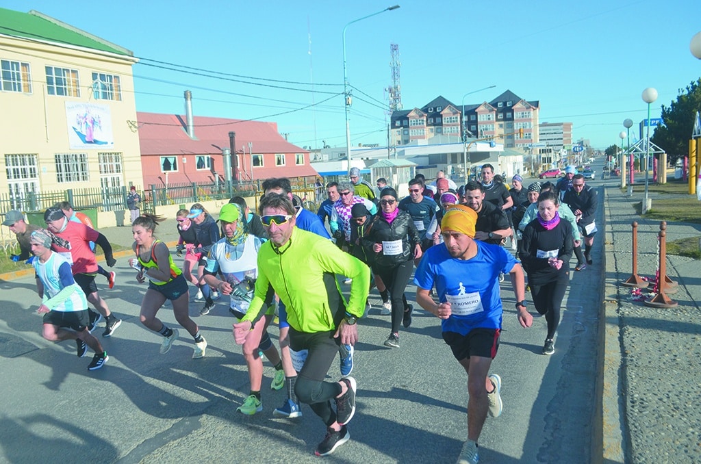 Mirna Ramírez Y Roberto Sánchez, En La Carrera De La Paz - Diario El Sureño