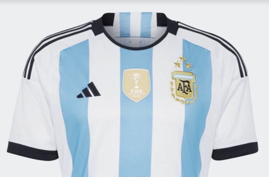 La Nueva Camiseta De La Selección Con El Parche Y Las Tres Estrellas Se