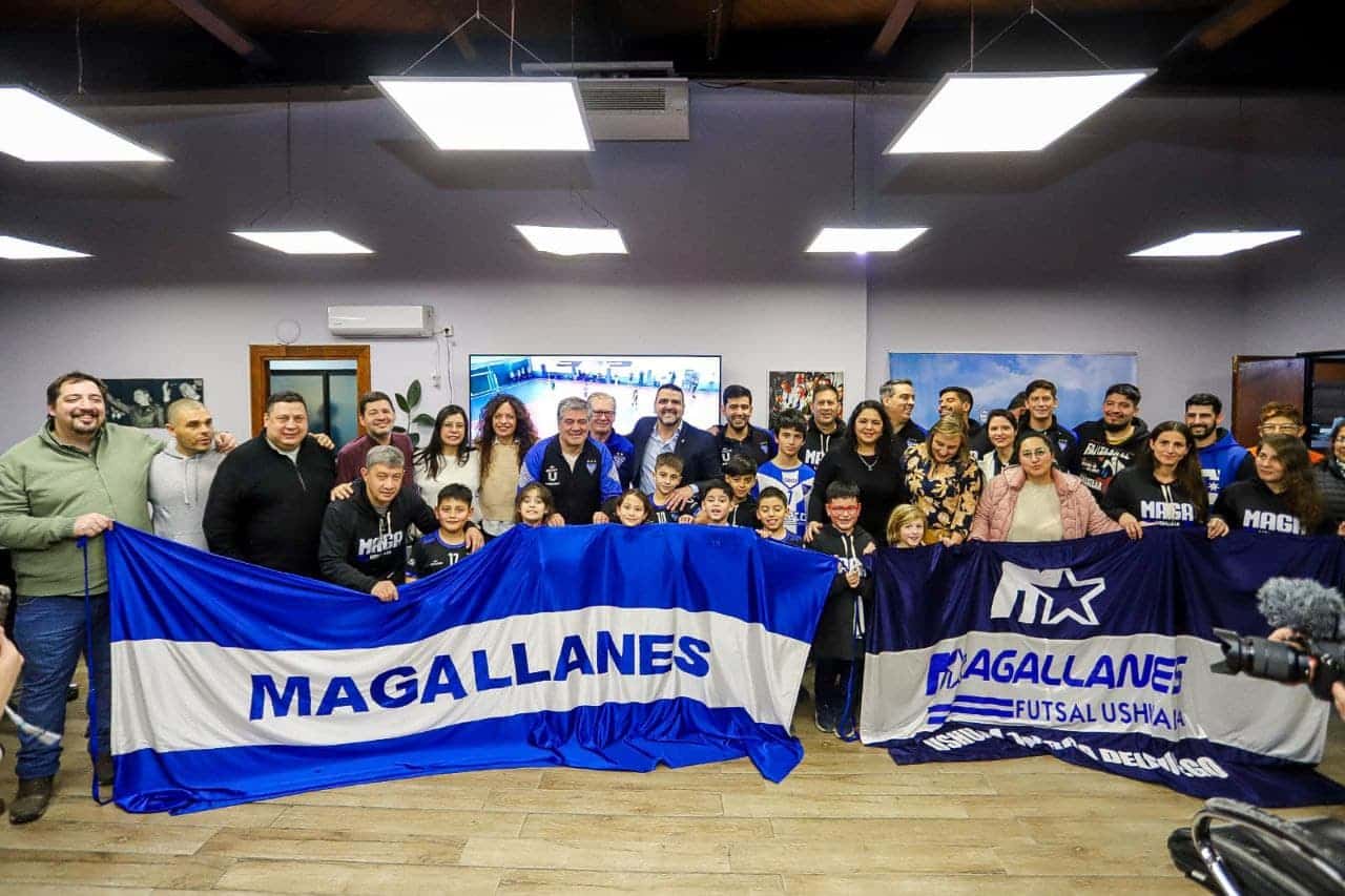 Vuoto entregó el decreto de preadjudicación de tierra al club Casa Magallanes