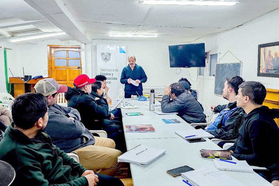 Cada vez más personas se capacitan en oficios en busca de una salida laboral