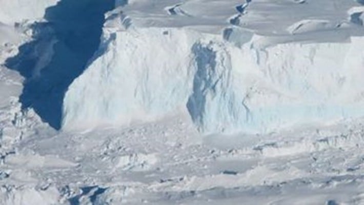 El iceberg más grande del mundo (el A23a) sigue girando en círculos tras liberarse