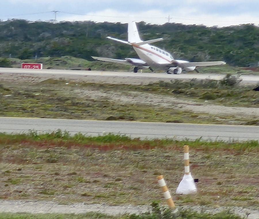 Un avión aterrizó de emergencia en Punta Arenas