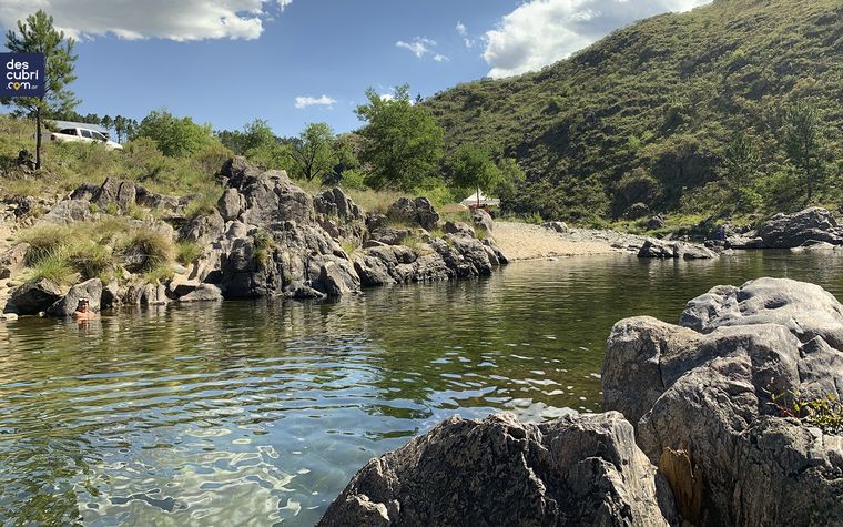 El pueblo escondido a una hora de Córdoba, que es un tesoro natural: aguas cristalinas y postales de película