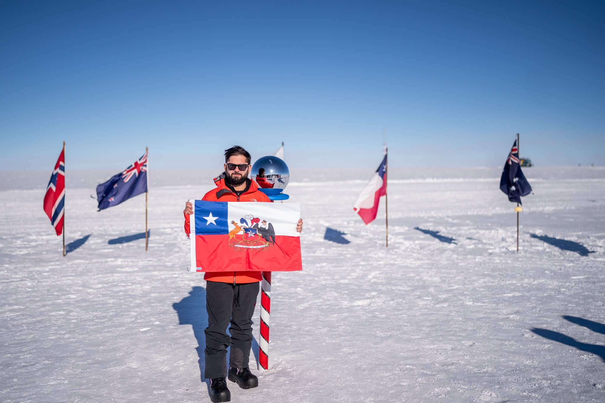 Gabriel Boric visitó la Antártida y recorrió bases de Estados Unidos y Chile