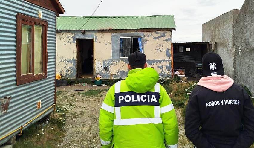 Policía allanó 4 casas por el robo en una vivienda