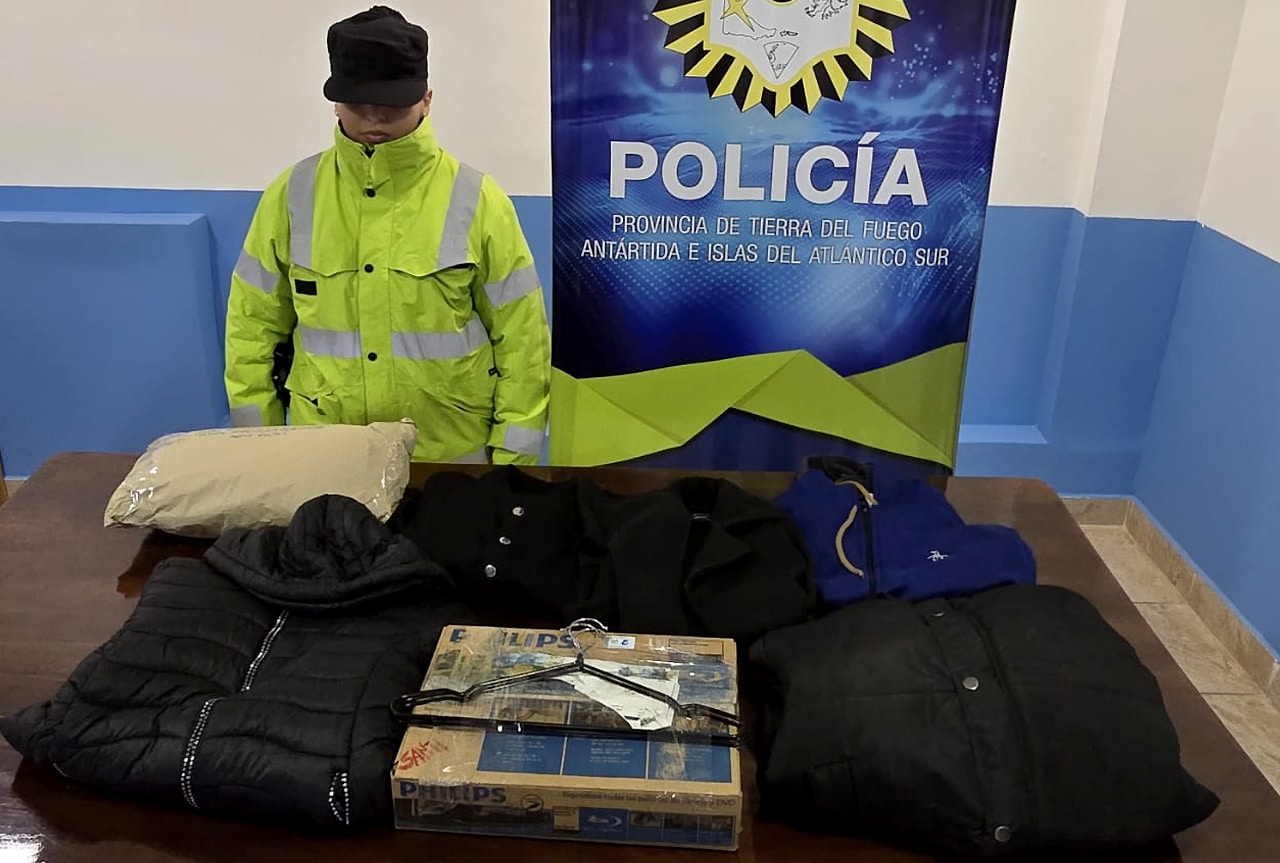 Policías logran recuperar elementos que habían robado en un comercio