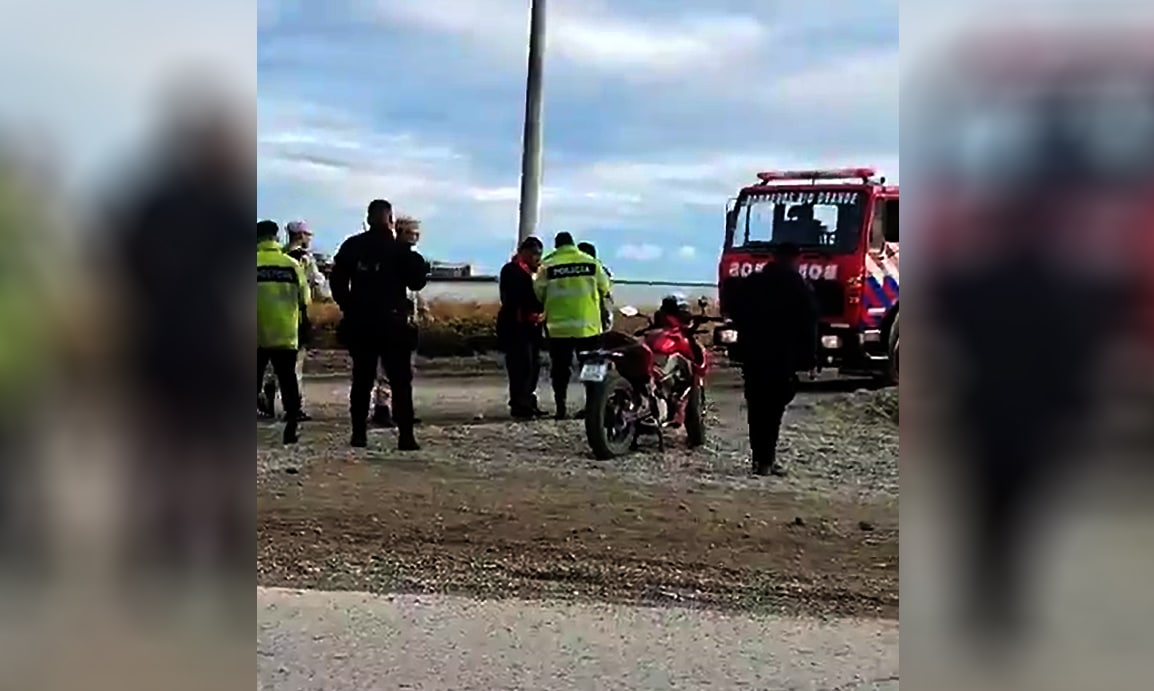 Motociclista derrapó y cayó al suelo