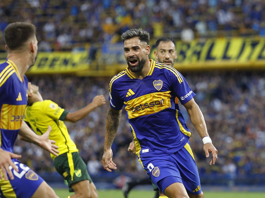 Boca goleó y manda en la A