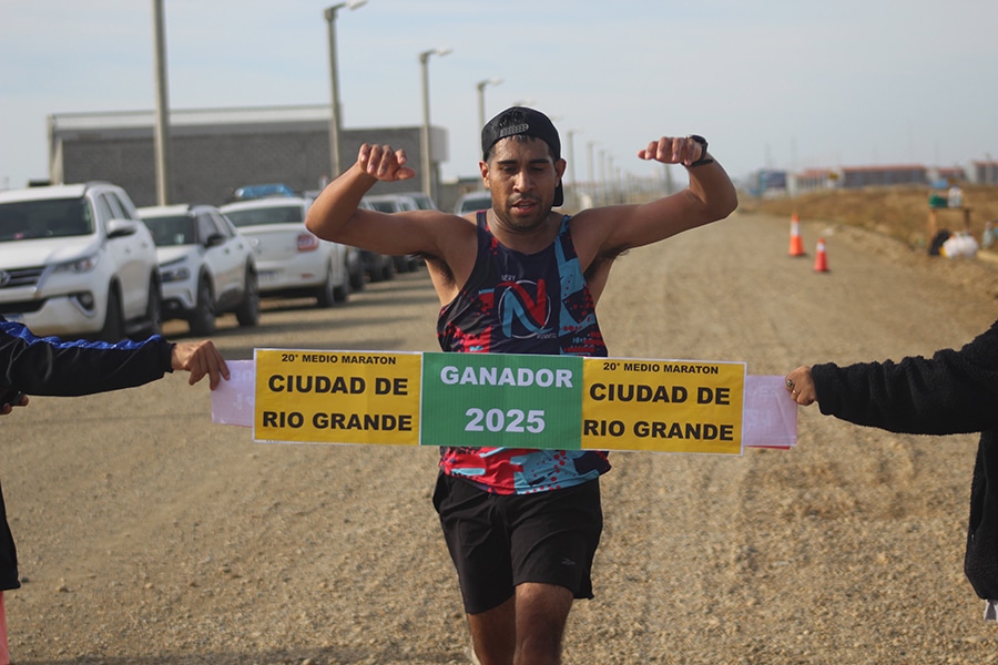 Doblete de Cristian Cisterna en el Medio Maratón